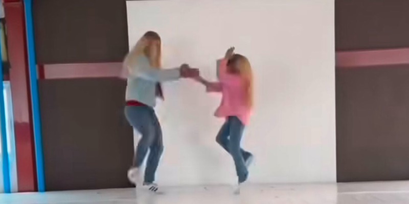 Pai e filha conquistam as redes sociais fazendo a dança do filme ‘As Branquelas’; assista