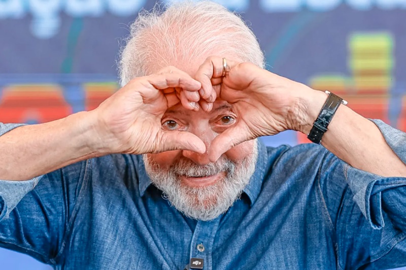 Relacionamento de Lula gera debate nas redes sociais