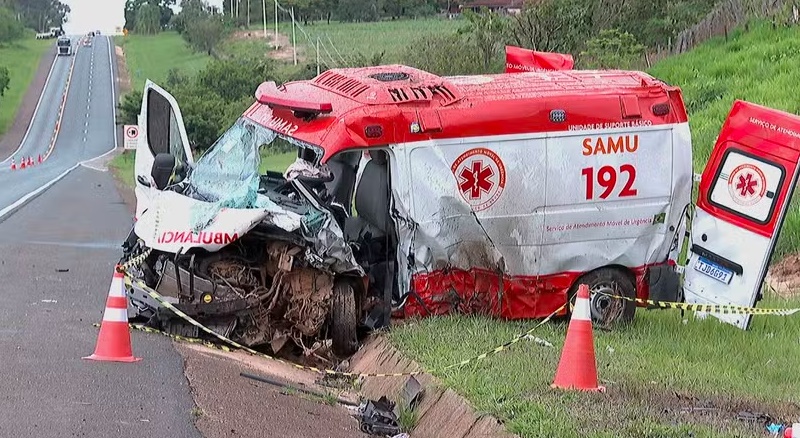 Grave Colisão Entre Duas Ambulâncias Causa Tragédia